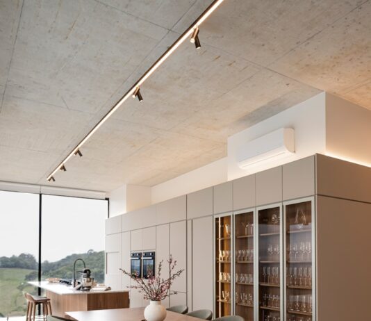 만성피로, 생활 속 루틴이 해법… ‘슬로우 라이프’로 활력 더하기 Modern dining room with large table and wine cabinet.