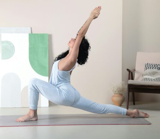 집에서 즐기는 필라테스, 건강한 일상으로 가는 스마트 습관 a woman doing a yoga pose in a room