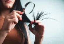 건강한 두피와 아름다운 머릿결, 생활 속 머리카락 관리법이 주목받는다 Woman examining split ends of hair with magnifying glass