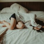 “만성피로, 내 생활 속 작은 변화로 극복하기” woman lying on bed