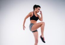 “틈새 시간을 활용하라! 마이크로 워크아웃으로 건강 챙기기” woman jumping near white wall paint